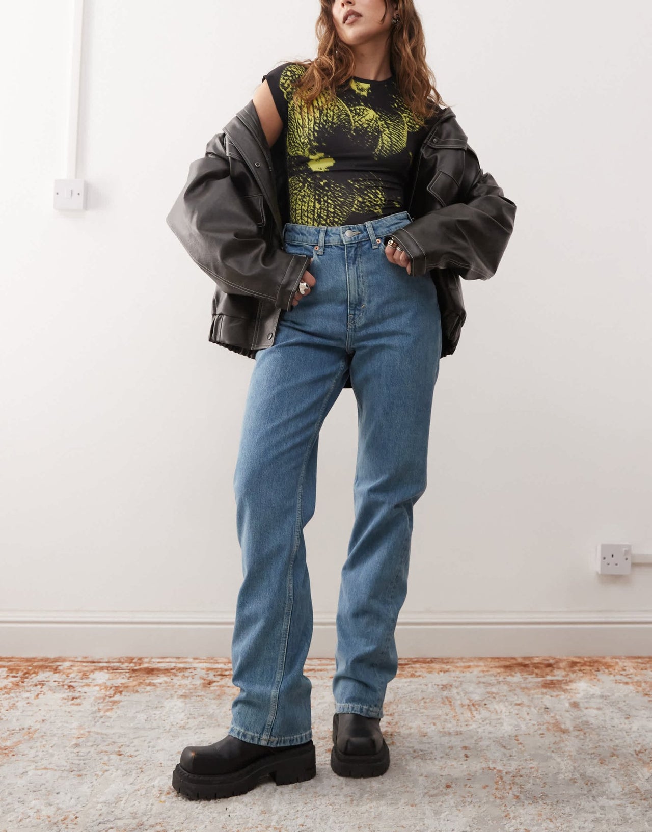 Weekday Rowe extra high waist straight leg jeans in blue - ASOS Sample Sale