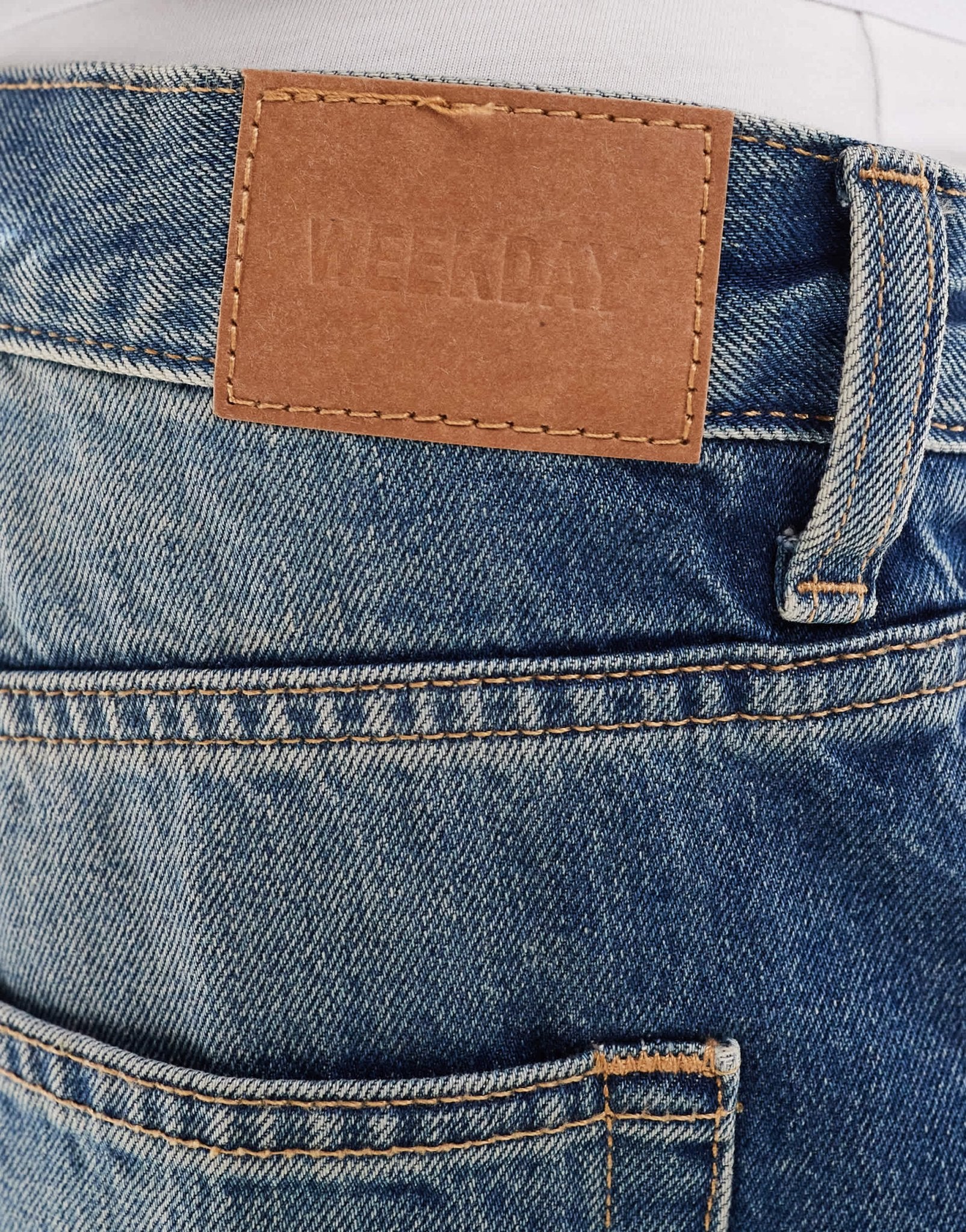 Weekday Unisex Astro loose fit wide leg jeans in streaky blue wash - ASOS Sample Sale
