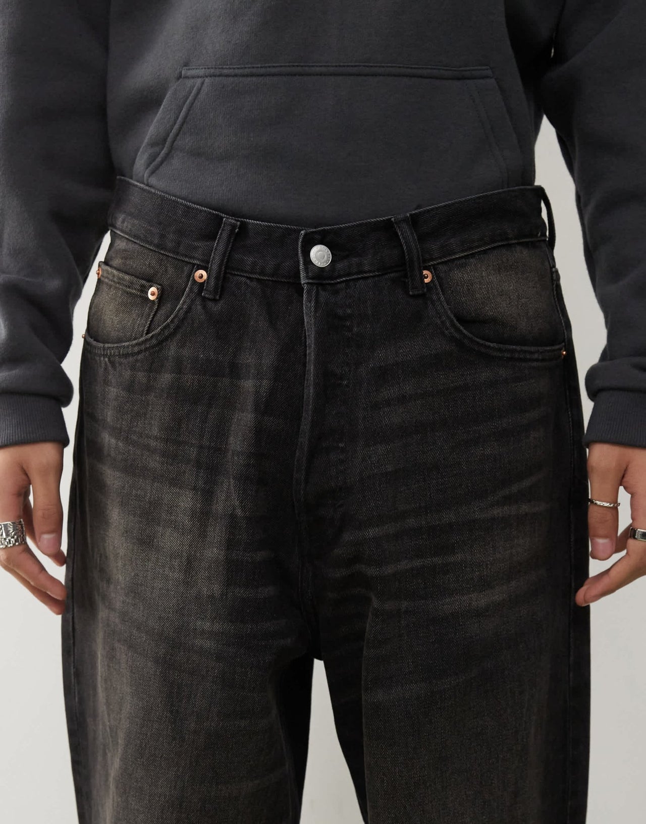 Weekday Unisex Astro low rise loose fit baggy jeans in black acid wash - ASOS Sample Sale