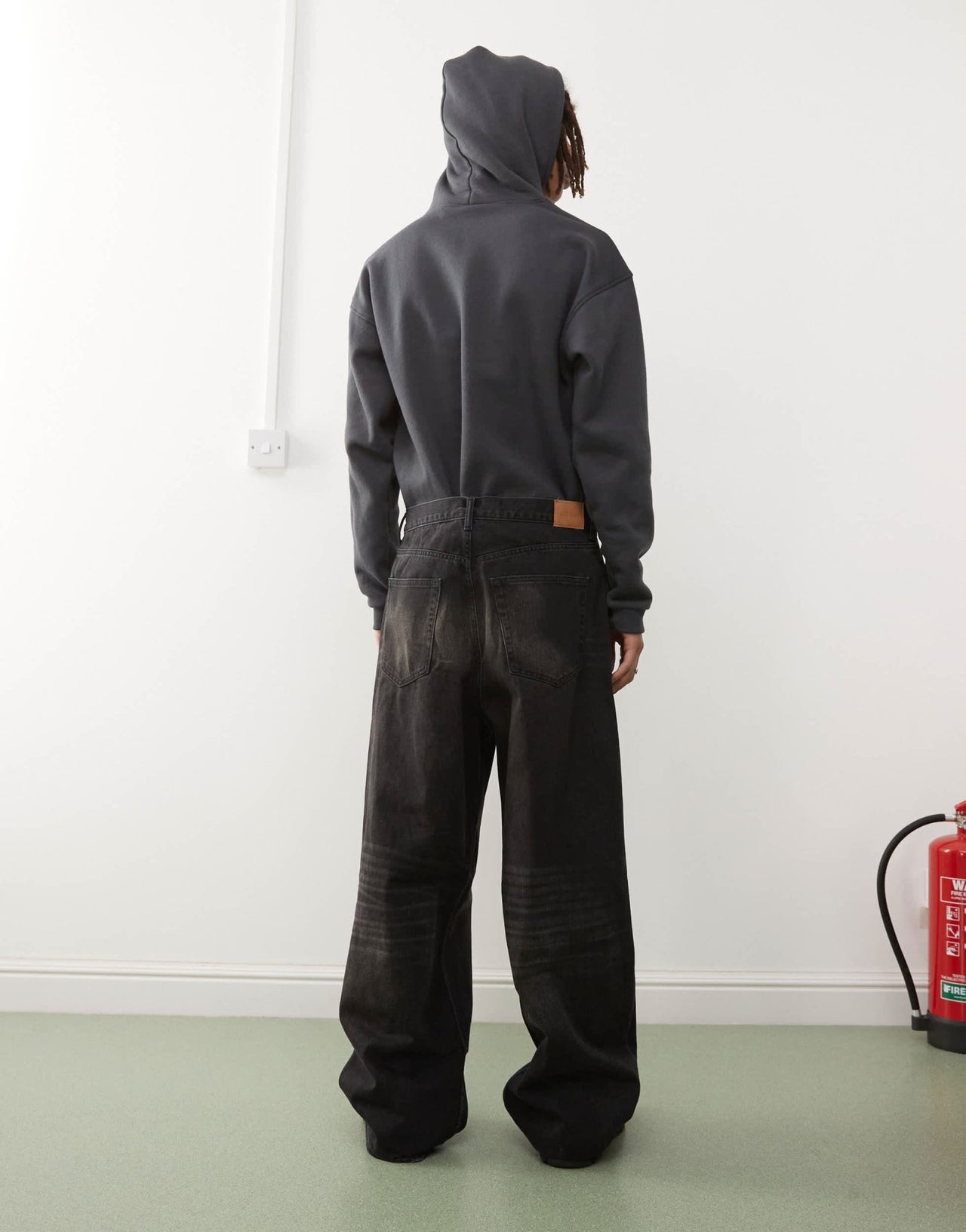 Weekday Unisex Astro low rise loose fit baggy jeans in black acid wash - ASOS Sample Sale