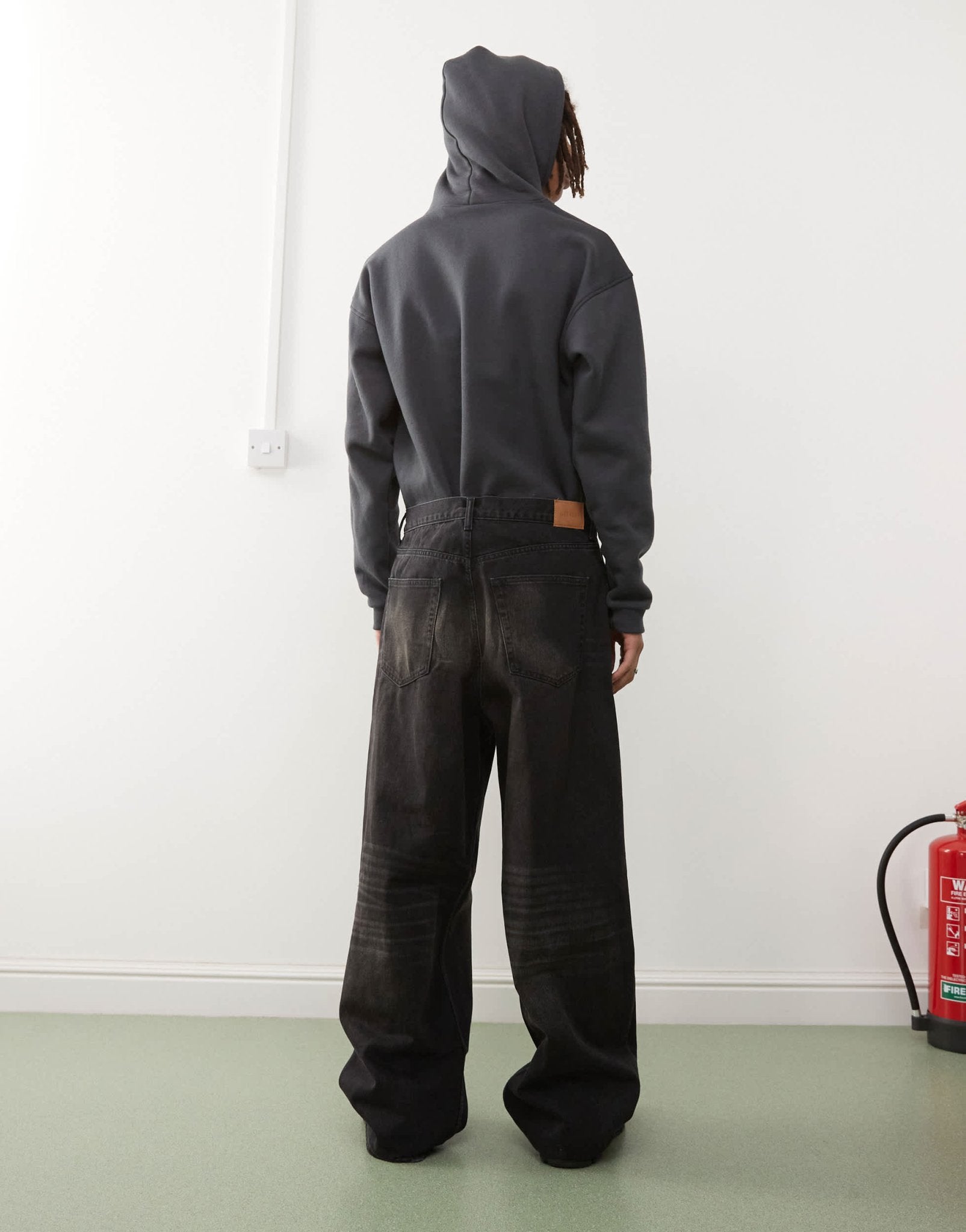 Weekday Unisex Astro low rise loose fit baggy jeans in black acid wash - ASOS Sample Sale