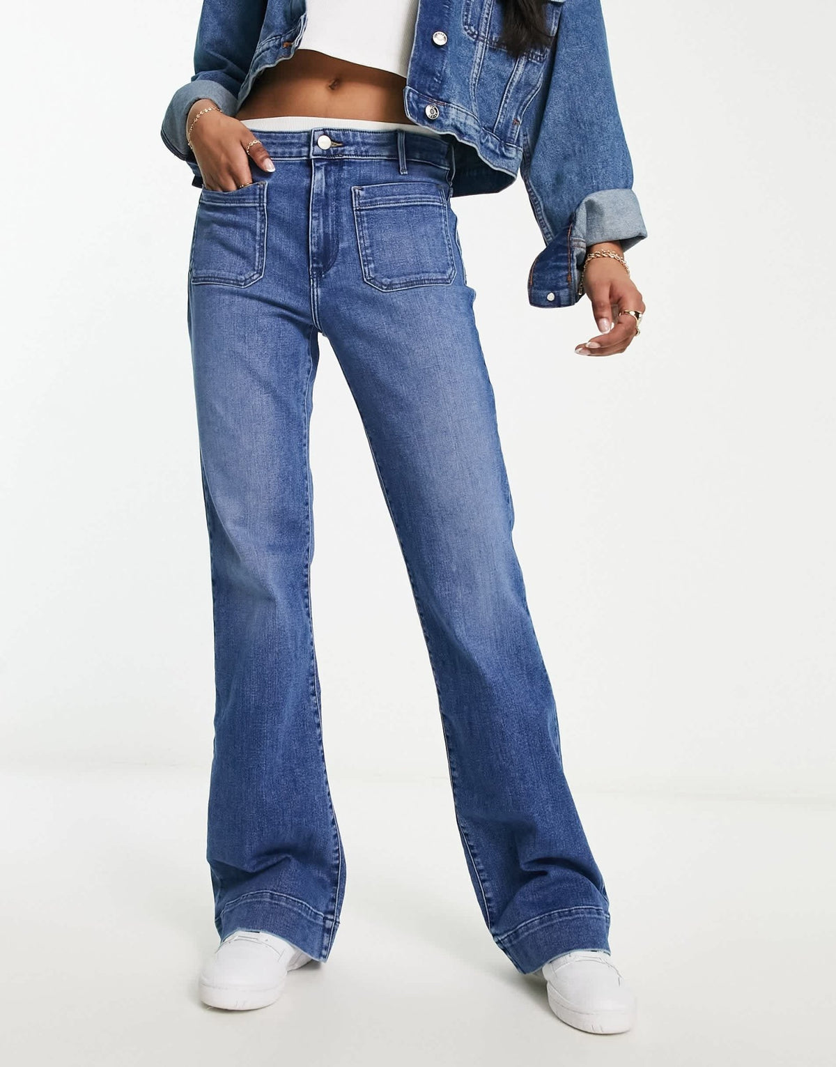 Wrangler flared jean with front pockets in mid blue - ASOS Sample Sale