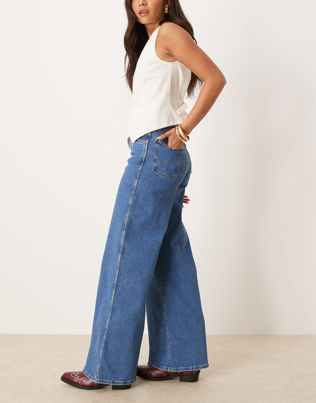 Wrangler high rise wide leg jeans in vintage midwash blue - ASOS Sample Sale