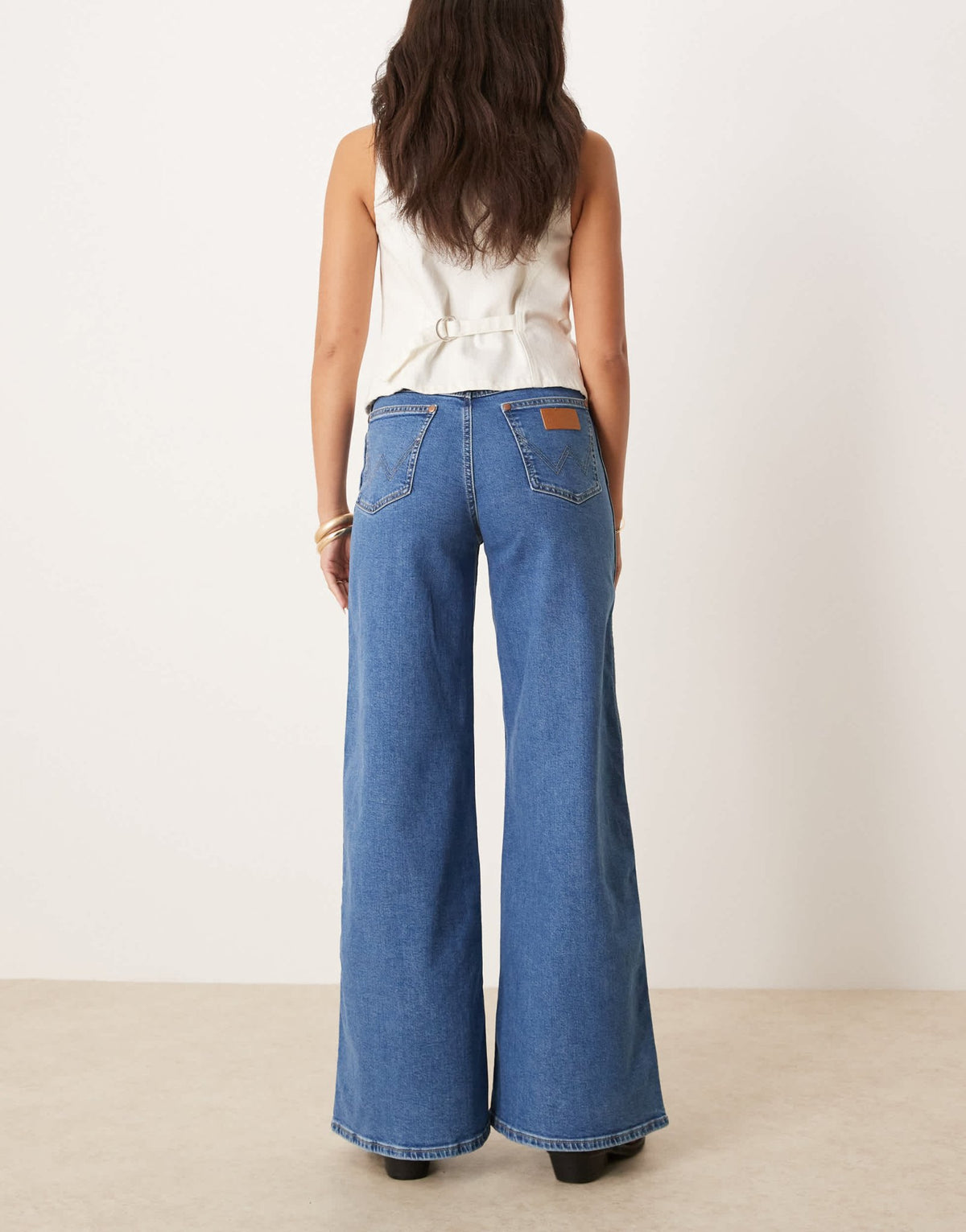 Wrangler high rise wide leg jeans in vintage midwash blue - ASOS Sample Sale
