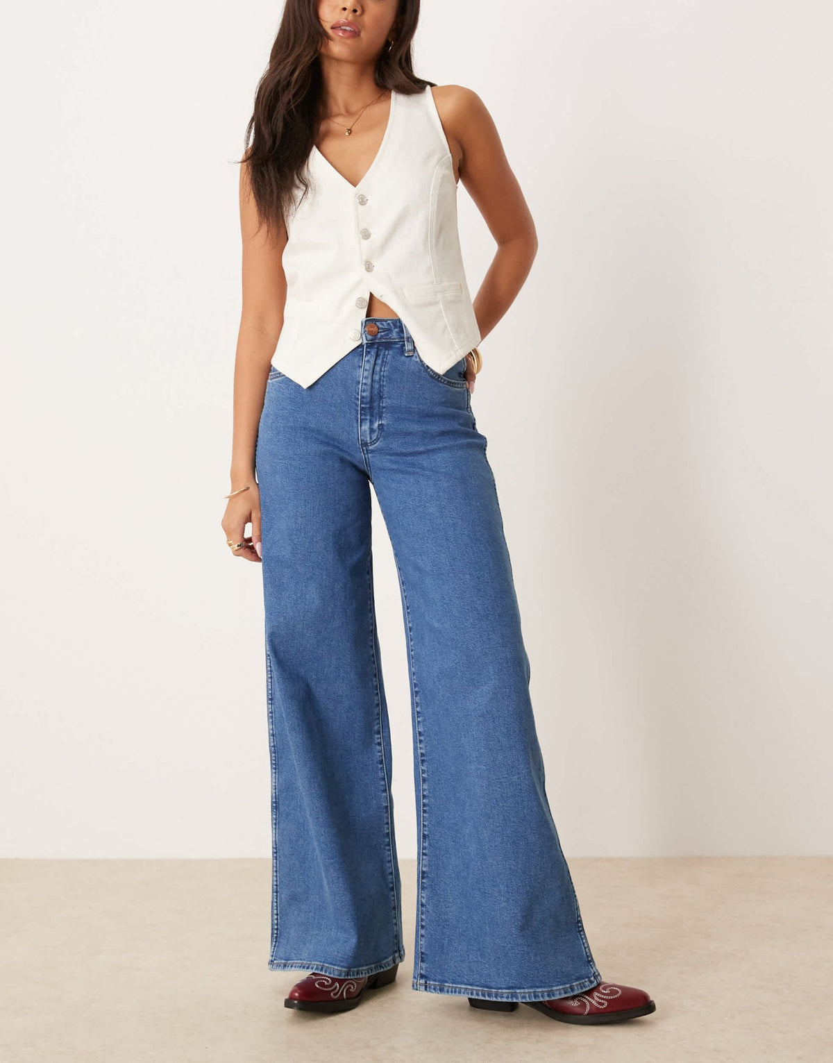 Wrangler high rise wide leg jeans in vintage midwash blue - ASOS Sample Sale