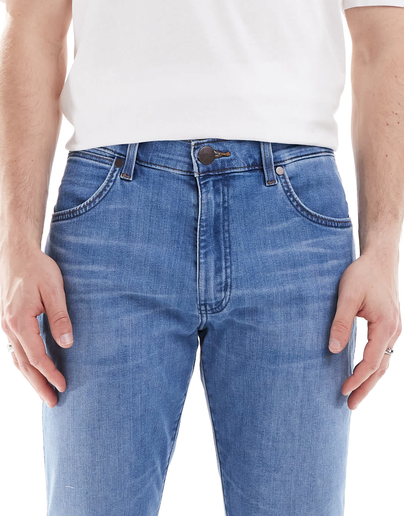 Wrangler Larston slim tapered fit jeans in mid wash blue - ASOS Sample Sale