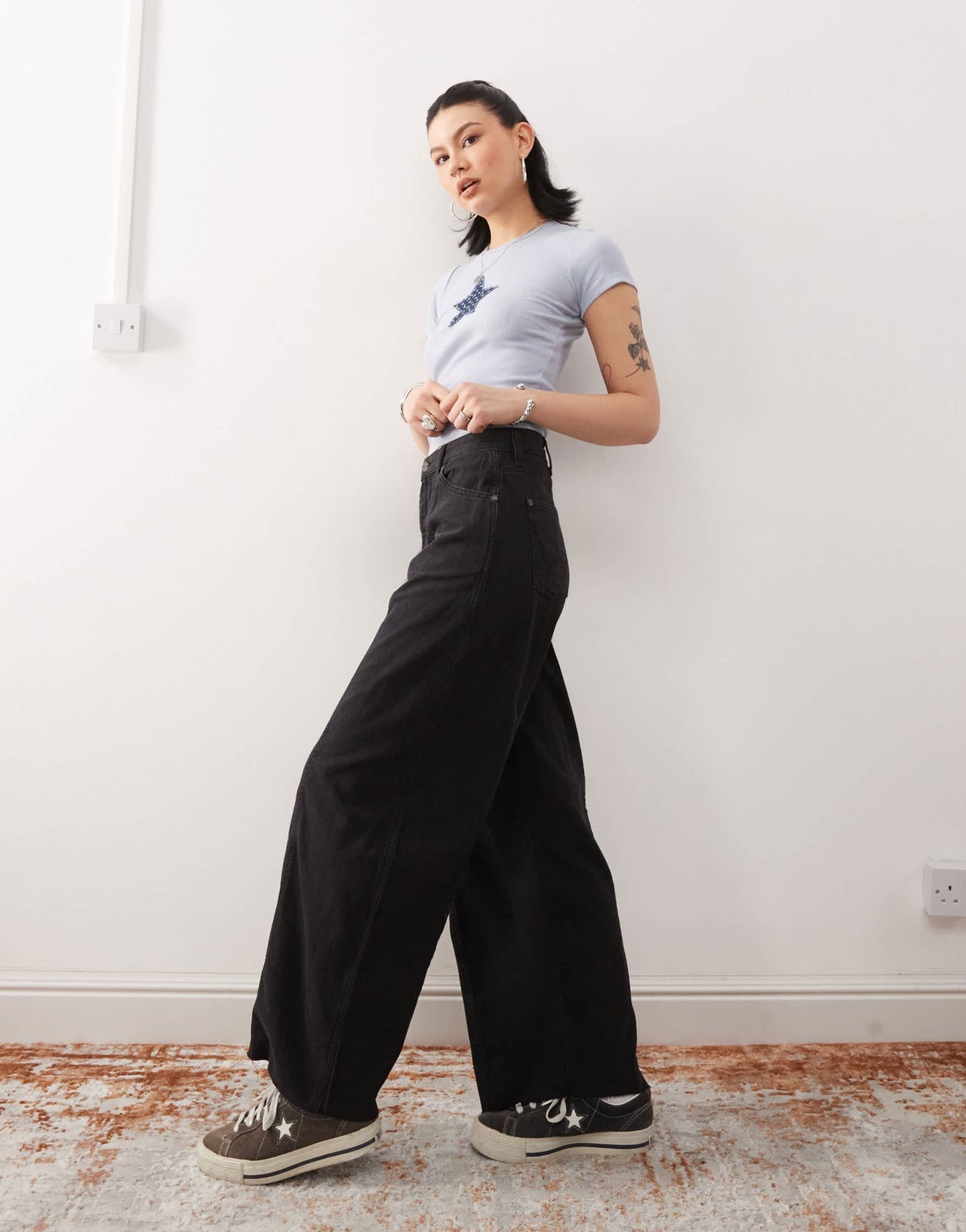 Wrangler lightweight wide leg cowboy fit jean in black with front seams - ASOS Sample Sale