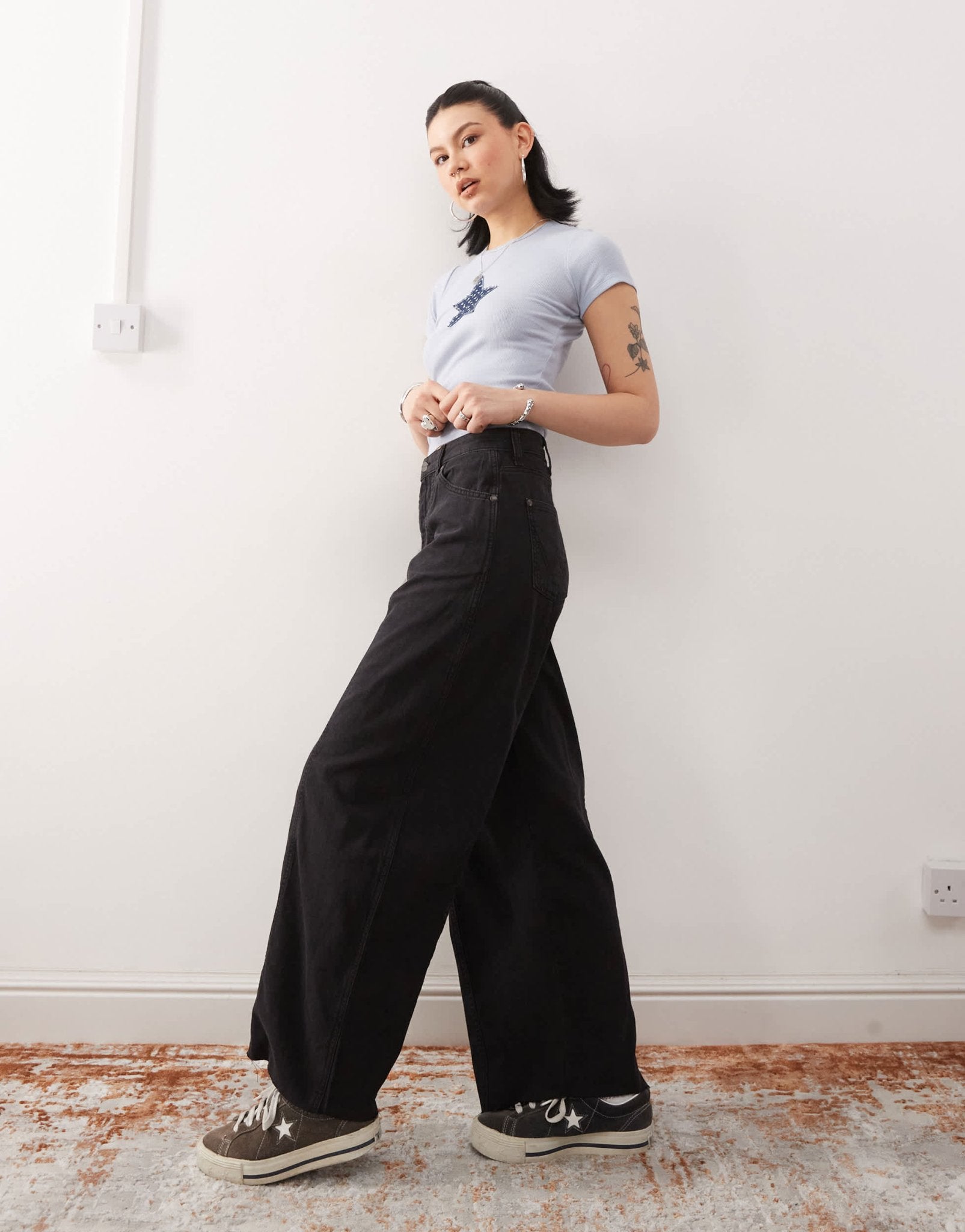 Wrangler lightweight wide leg cowboy fit jean in black with front seams - ASOS Sample Sale