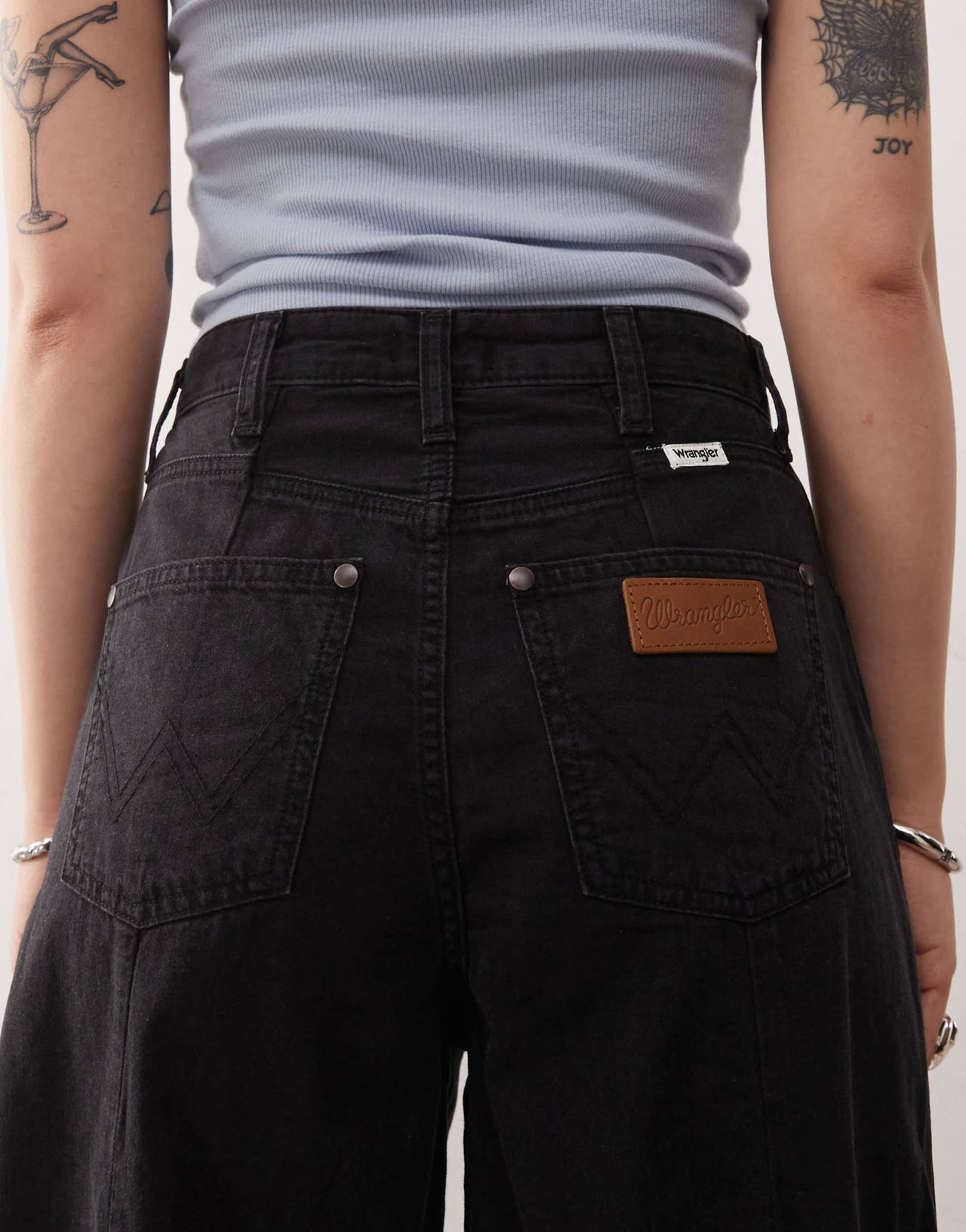 Wrangler lightweight wide leg cowboy fit jean in black with front seams - ASOS Sample Sale