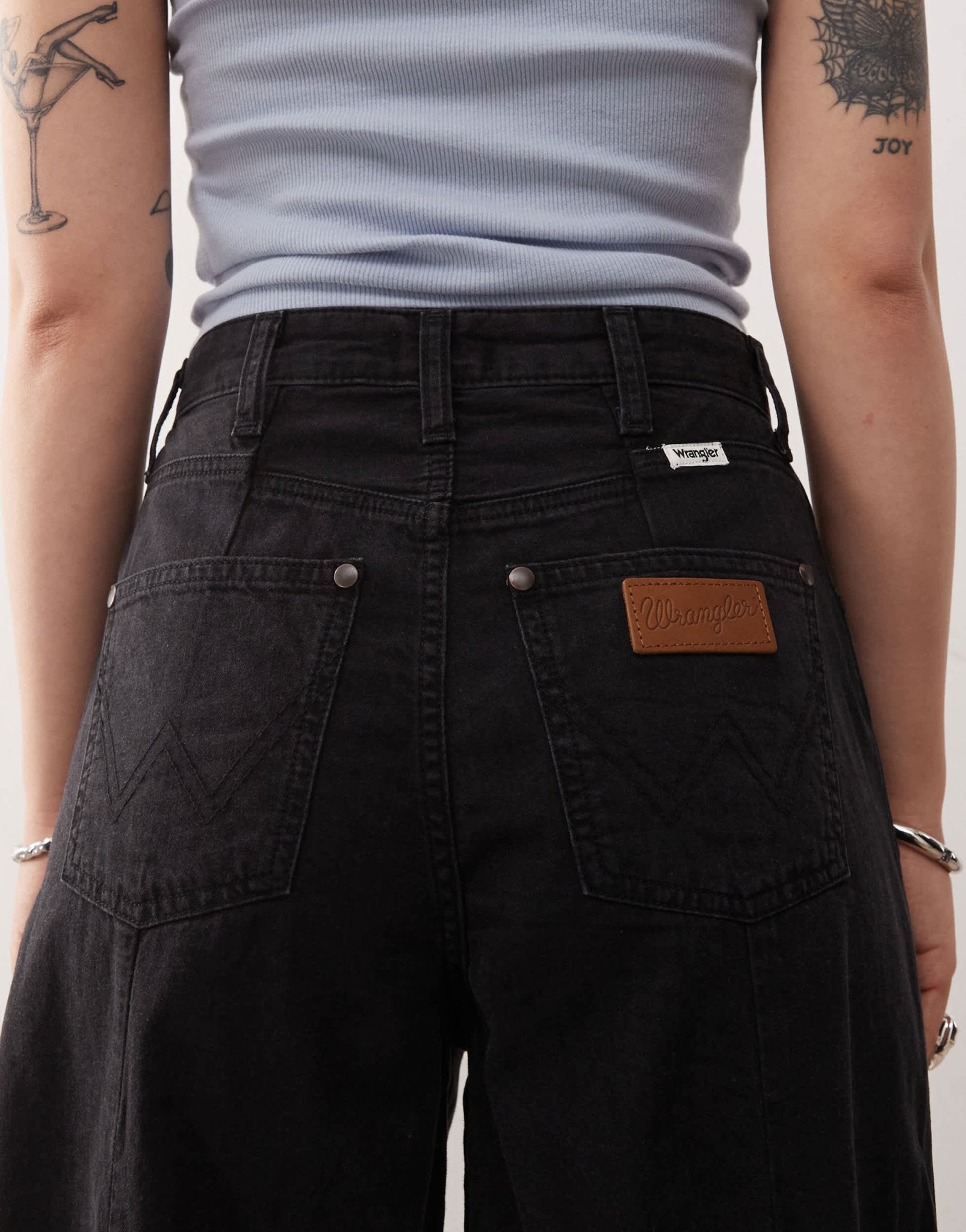 Wrangler lightweight wide leg cowboy fit jean in black with front seams - ASOS Sample Sale