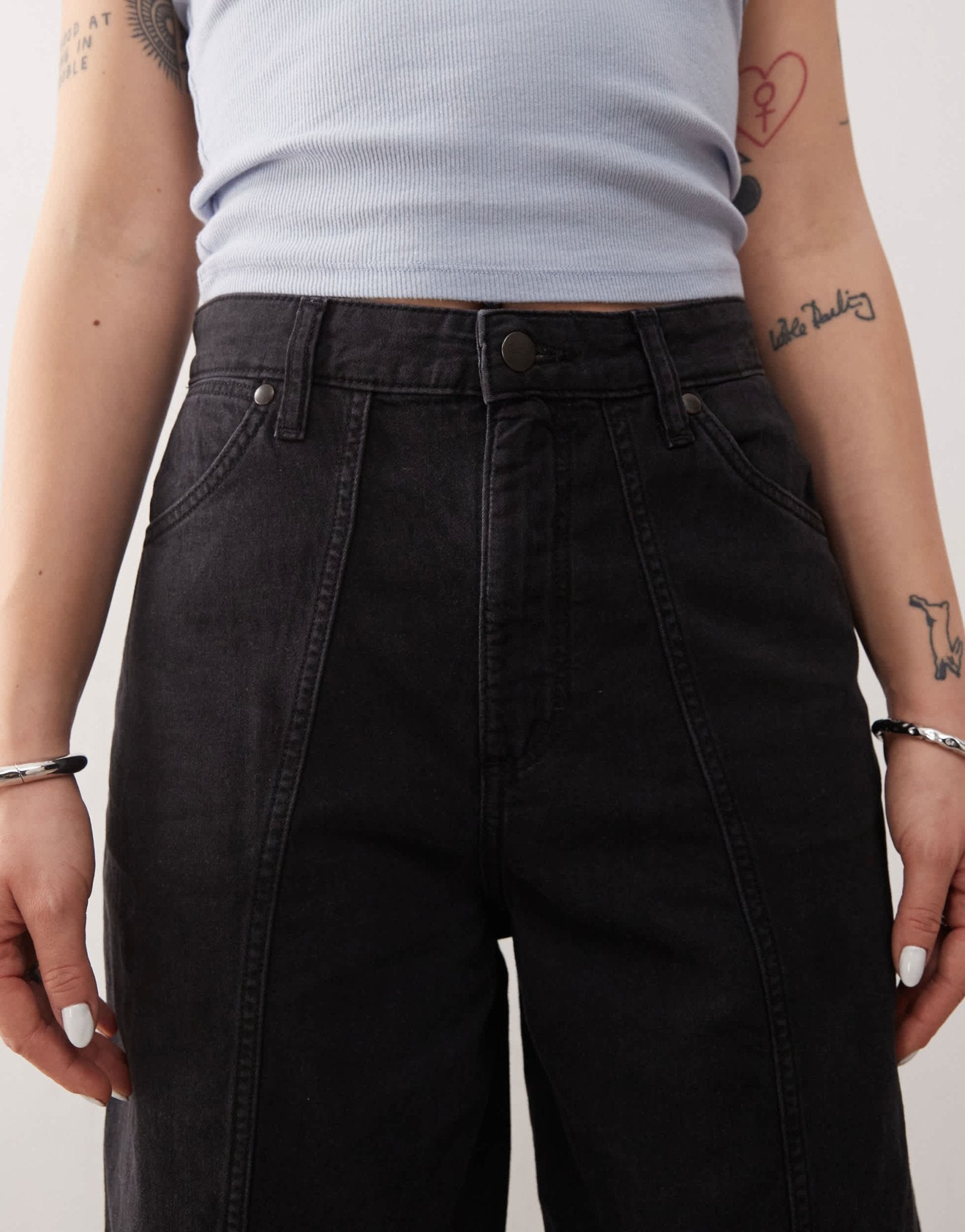 Wrangler lightweight wide leg cowboy fit jean in black with front seams - ASOS Sample Sale