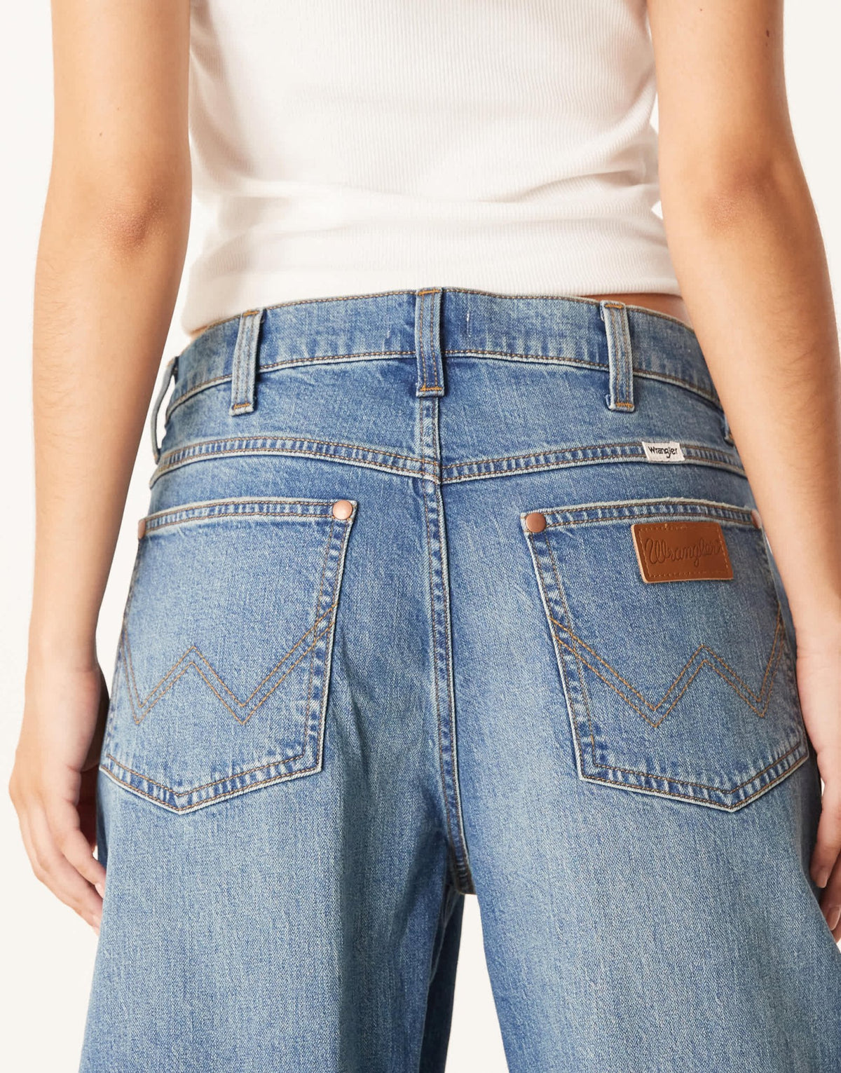 Wrangler low rise baggy fit jeans in washed mid blue - ASOS Sample Sale