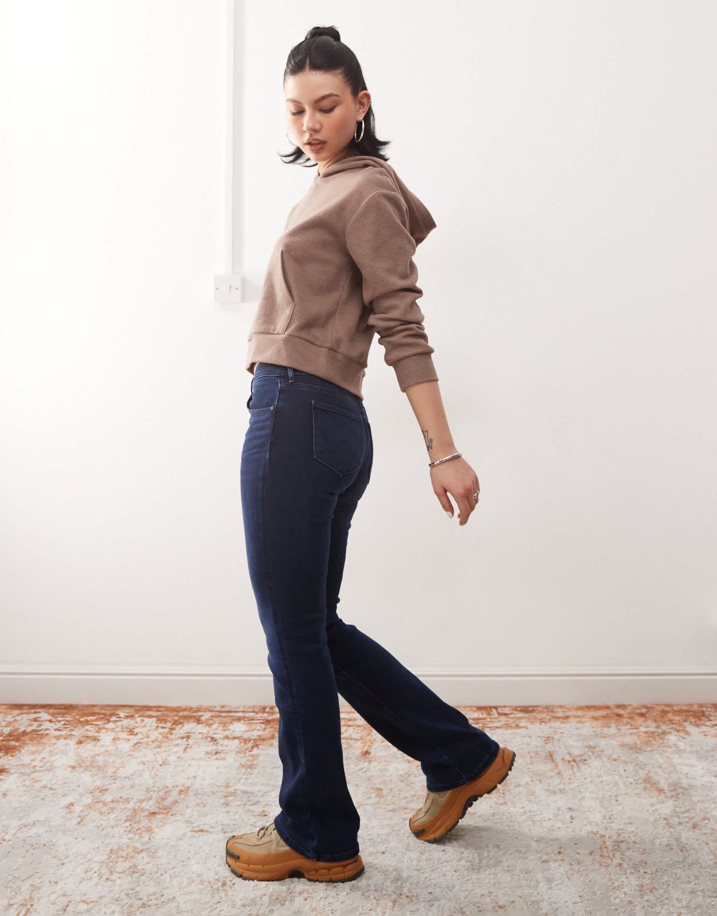 Wrangler low rise bootcut jeans in darkwash blue - ASOS Sample Sale