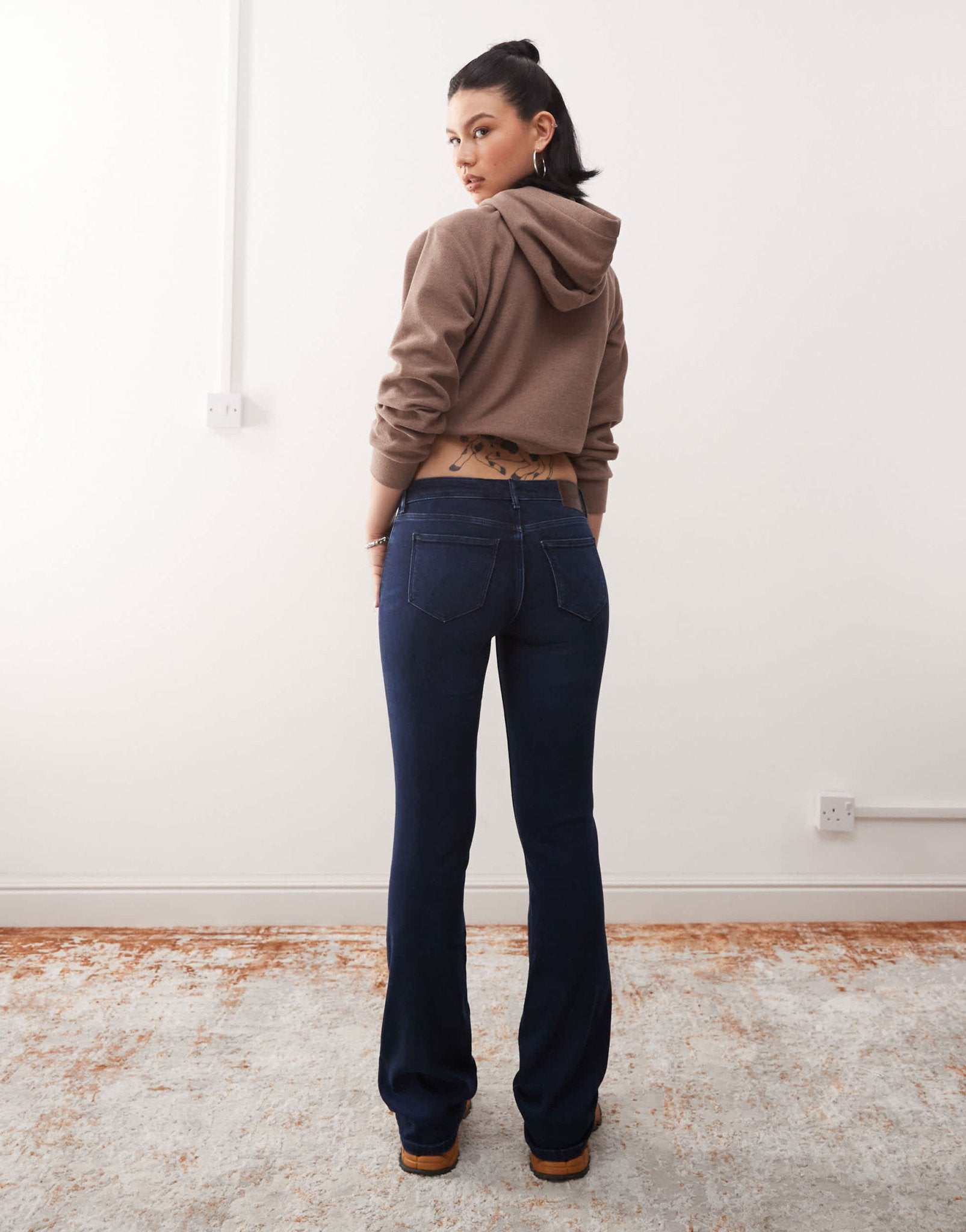 Wrangler low rise bootcut jeans in darkwash blue - ASOS Sample Sale